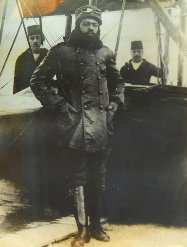 Dünyanın ilk siyahi pilotu olan Ahmet Ali Efendi, 1916