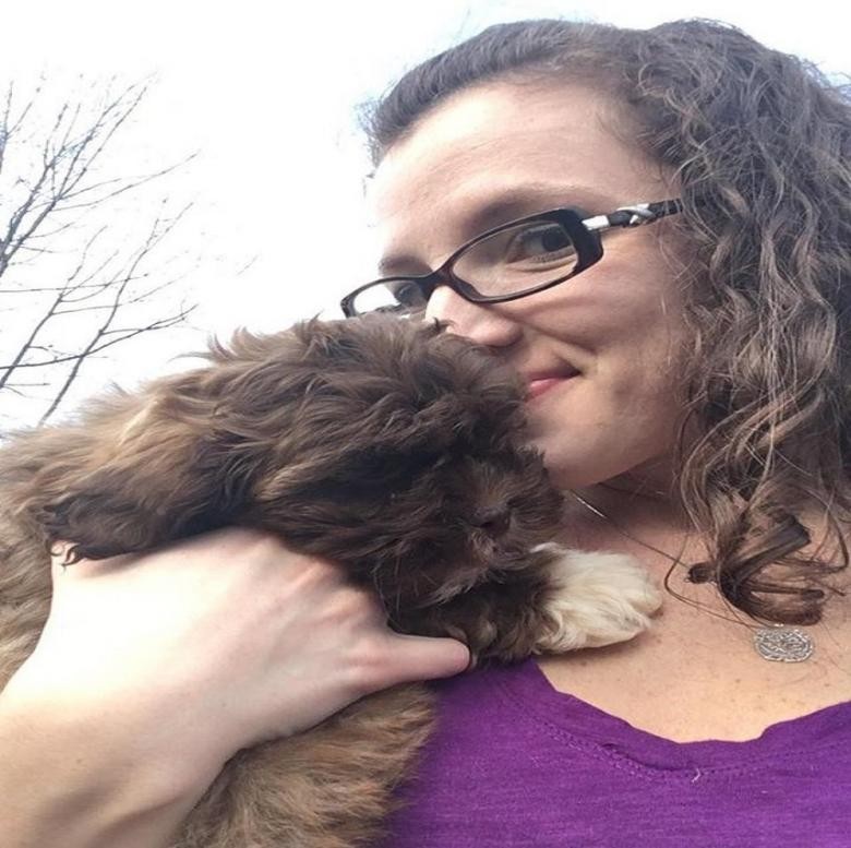 Chantal Desjardins, köpeğinin yüzünü bir insana benzetmediğini söylüyor.