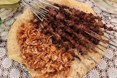 151 Çöp Şiş Yiyerek, Restorandan Çeyrek Altın Alan Elif İşeri