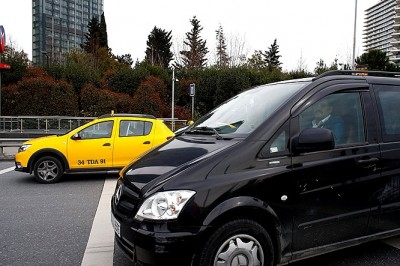 Taksiciler UBER Şoförünü Tecavüz ile Tehdit Etti 