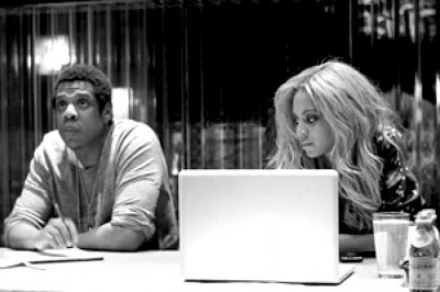 Kadınlar Erkeklerin En Çok Neresini İnceliyor?