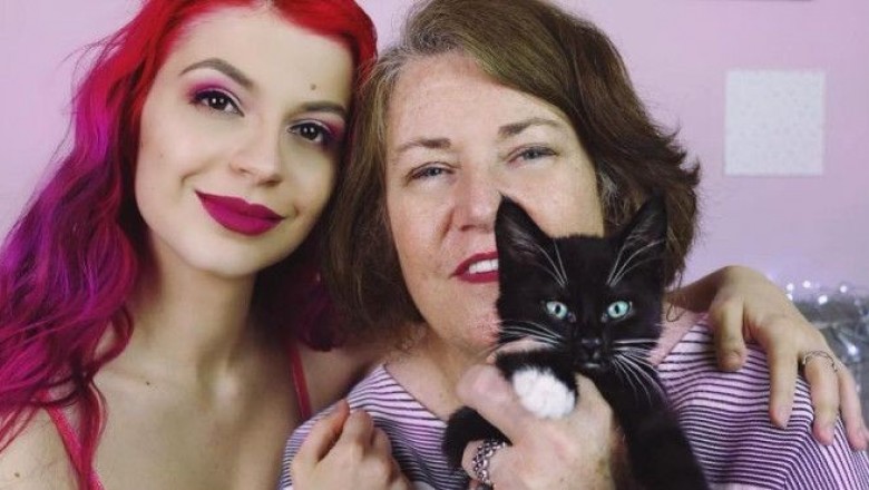 Ünlü Lezbiyen YouTuber Kendisinden 36 Yaş Büyük Sevgilisiyle Evleniyor