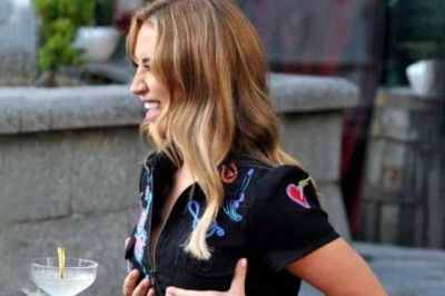 Slikon Taktıran Oyuncu Herkesin Gözü Önünde Göğüslerini Gösterdi