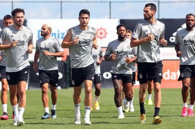 Beşiktaş kondisyon ve taktik çalıştı