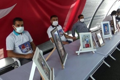 Evlat nöbetindeki aileler, tüm kararlılıkla çocuklarını bekliyor