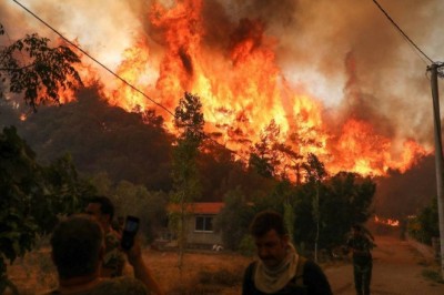 Türkiye'yi diken üstünde tutan yangında alevler termik santrali böyle sardı