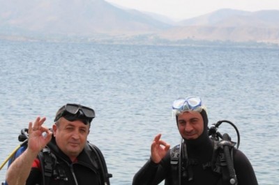 Bitlisli dalgıçlardan Van Gölü'ne anlamlı dalış