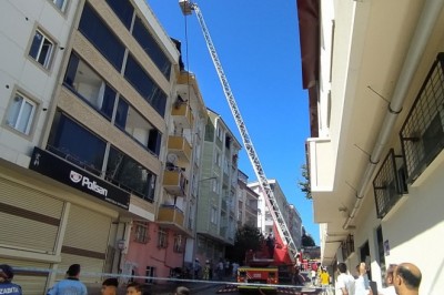 Esenyurt’ta korkutan çatı yangını
