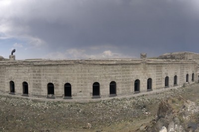 271 yıllık tabyanın betonlarını kestiler