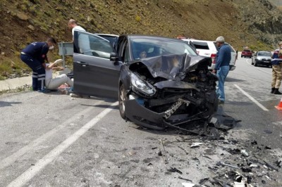 Erzincan'da trafik kazası: 8 yaralı