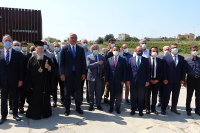 Gökçeada’dan çalınan 12 tarihi ikona, 14 yıl sonra Rum Ortodoks Patriği Bartholomeos’a teslim edildi