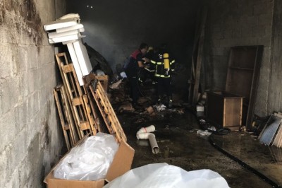 Oto yıkama deposunda yangın