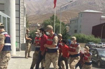 PKK propagandası yapan 10 kişi gözaltına alındı
