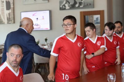 Nihat Özdemir, Down Sendromlular Futsal Milli Takımı ile bir araya geldi