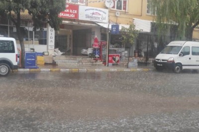 Arguvan’da dolu ve yağmur etkili oldu