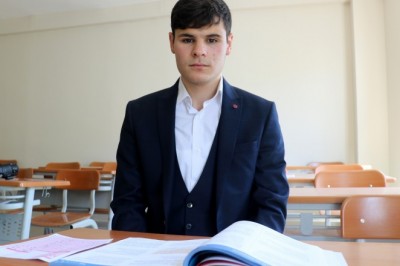 Görme engeline rağmen dereceye girmişti, tercihini o üniversiteden yana kullandı