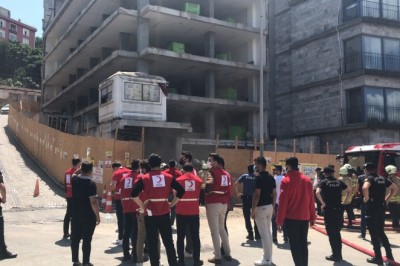 Beyoğlu’nda inşaatta yangın: 1’i ağır 6 yaralı