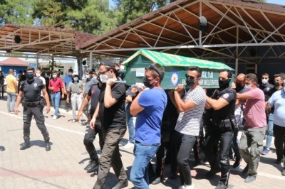 Covid-19 yenik düşen polis memuru son yolcuğuna uğurlandı