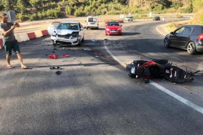 Otomobil ile çarpışan motosikletli hayatını kaybetti