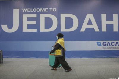 Yurt dışından ilk umre kafilesi Suudi Arabistan'a ulaştı