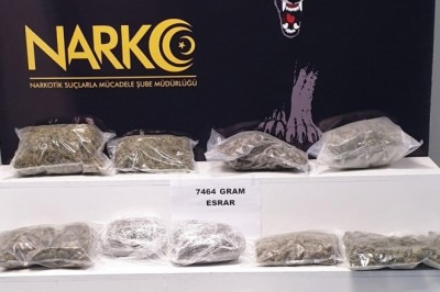 Adana'da 7 kilo 464 gram esrar ele geçirildi