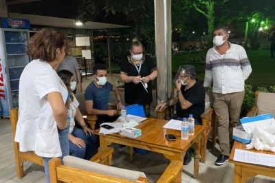 Sağlık çalışanlarından özverili davranış