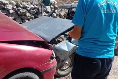 Otomobiller çarpıştı: 6 yaralı