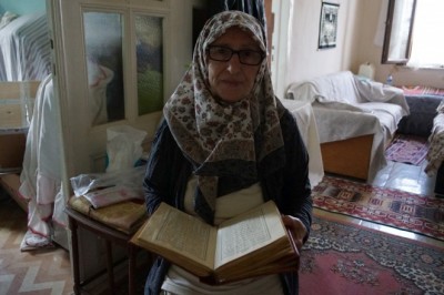 Bingül teyzeye eşinin 35 yıl önce hediye ettiği Kur’an-ı Kerim’i Mehmetçik enkazda buldu