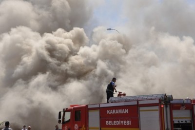 Karaman’da kereste deposunda çıkan yangın güçlükle kontrol altına alındı