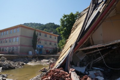 1 hafta sonra tadilata girecek olan Özlüce Ortaokulu’da selde büyük hasar aldı