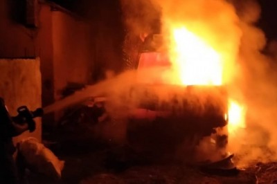 Alevlere teslim olan ticari araç küle döndü