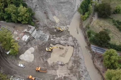 Selde yıkılan köprünün yerine 36 metrelik panel köprü inşa ediliyor