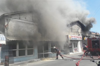 2 ayrı işyerinde çıkan yangında maddi hasar meydana geldi