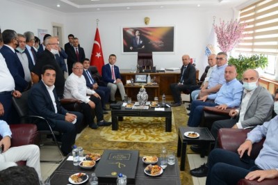 Ekicioğlu, CHP'li Belediye Başkanlarını ağırladı