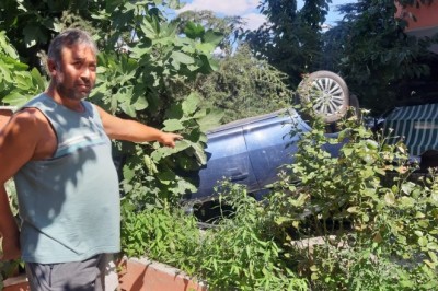 Otomobil bahçeye daldı, faciadan dönüldü