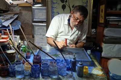 40 yaşından sonra öğrendiği sanatı aşkla yapıyor