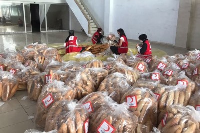 Selzedelere 10 bin ekmek gönderildi
