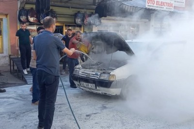 Tamir için sanayiye getirilen otomobil bir anda alev aldı