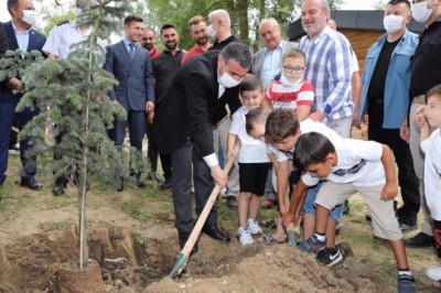 Toplu sünnet şöleni sonrasında fidanlar toprakla buluştu