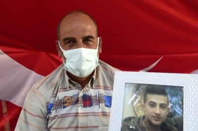 Evlat nöbetindeki babadan oğluna çağrı: “Öleceksen gel kendi evinde ve vatanında öl”