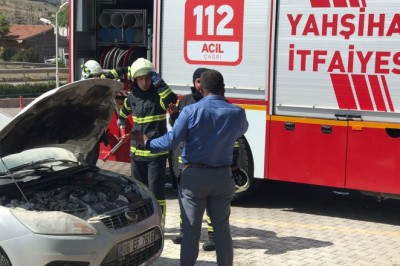 Kırıkkale’de park halindeki otomobil alev aldı