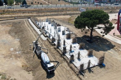 Muradiye futbol sahası ve tribün çalışmaları devam ediyor