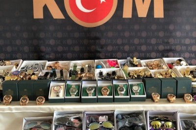 Sivas’ta kaçak kol saatleri ve güneş gözlükleri ele geçirildi