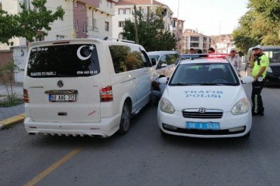 Aksaray’da kamyonet ile otomobil çarpıştı: 1 yaralı