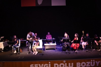 Başkan yardımcısı Şahinoğlu “Onlar”ın provalarını ziyaret etti