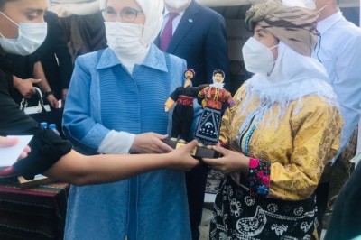 Cumhurbaşkanı Erdoğan ve eşi Emine Erdoğan’a yemeni hediye edildi