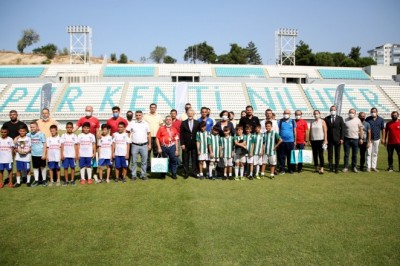 Nilüferli şampiyonlara Başkan Erdem’den ödül