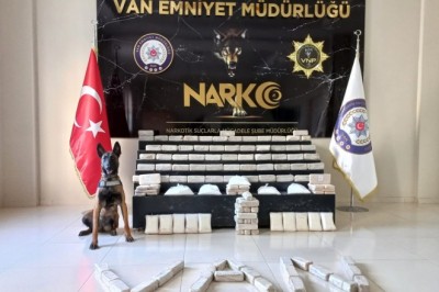 Arazide eroin ve metamfetamin ele geçirildi