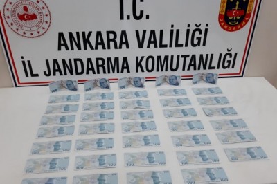 Üzerindeki sahte paralarla yakalandı