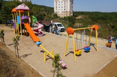 İzmit’te parklar tek tek yenileniyor